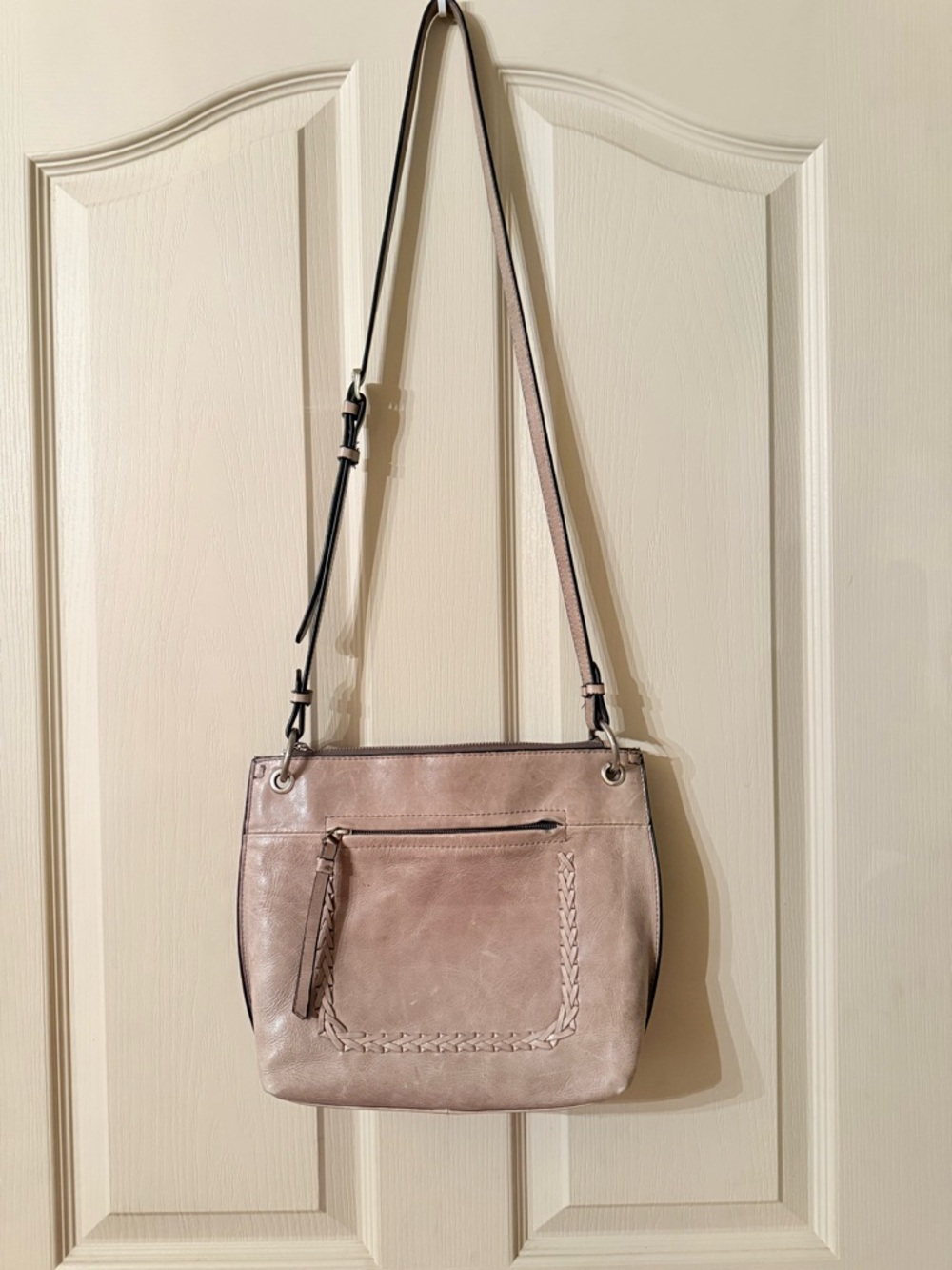 Tommy Bahama gray Crossbody/shoulder purse bag